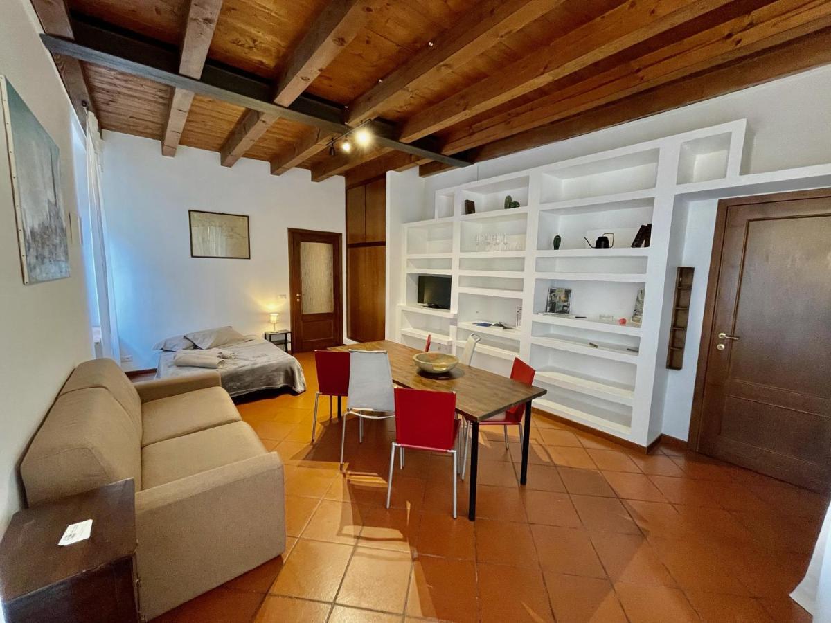 Sottoriva 12 City Center Large Apartment Verona Esterno foto